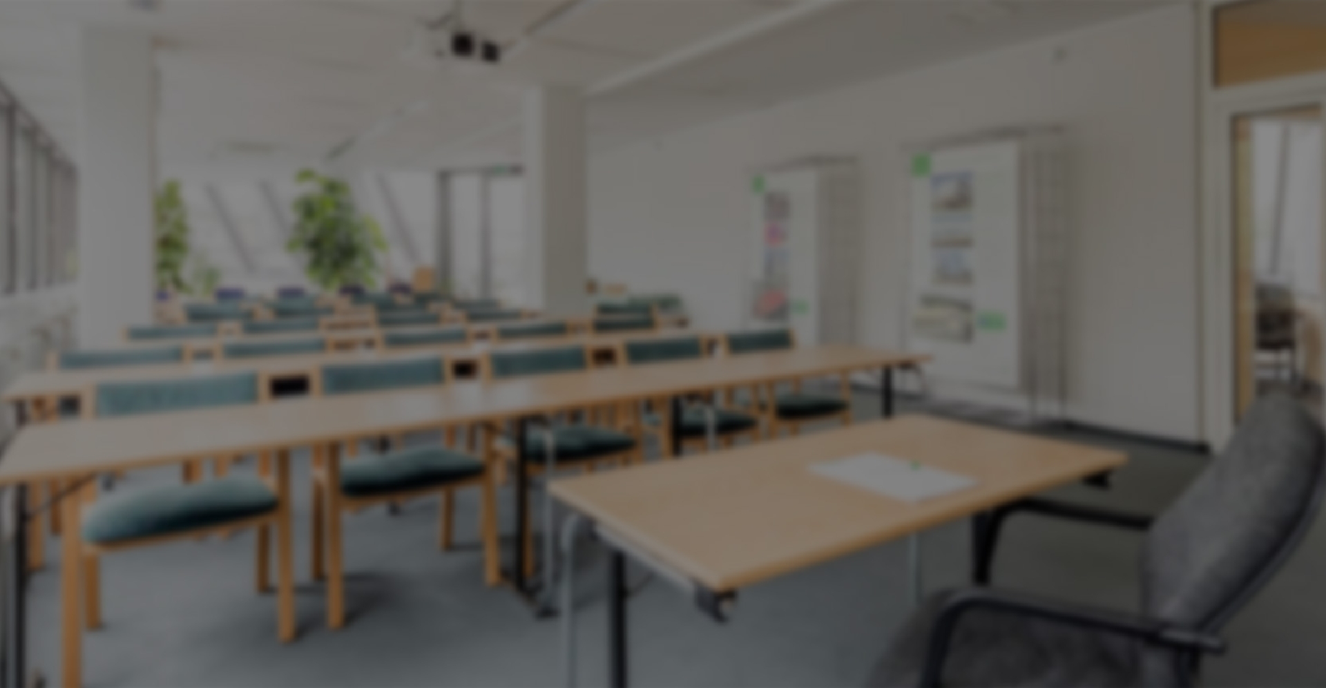 关键词:智慧班牌,教室场景,校园数字化,深圳市武智科技;描述:深圳市武智科技赋能的校园数字化场景,教室中可关联智慧班牌的空间展示