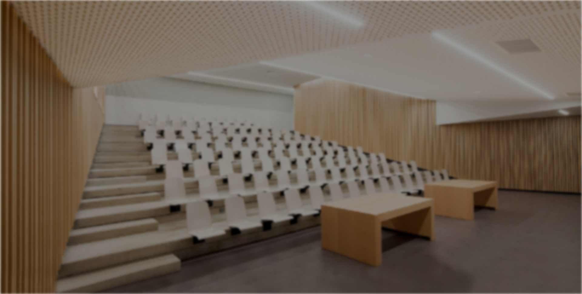 关键词:智慧班牌,阶梯教室布局,校园数字化建设,深圳市武智科技;描述:深圳市武智科技参与的校园数字化建设场景,阶梯教室布局与智慧班牌的协同展示